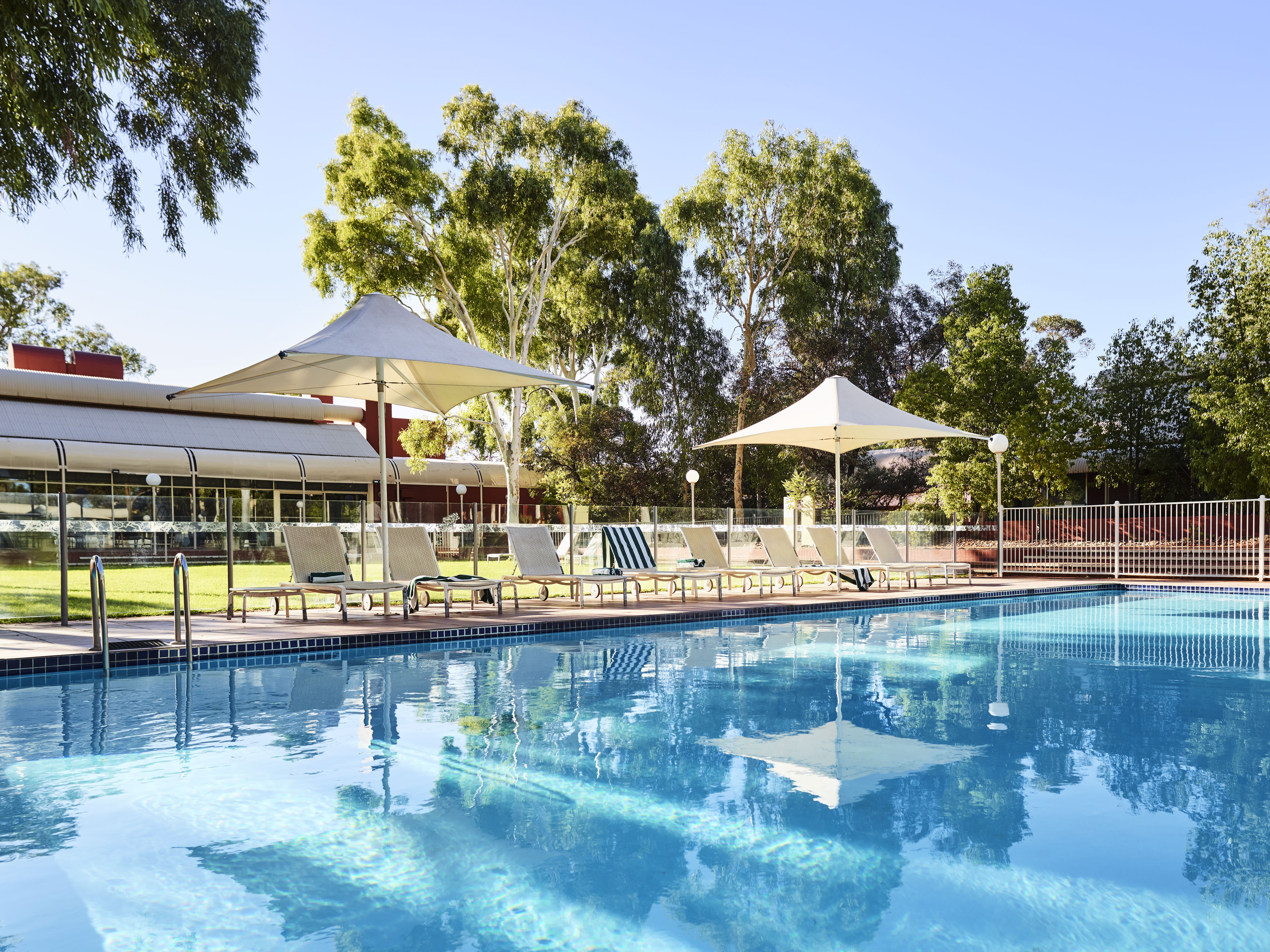 Desert Gardens Hotel Poolside